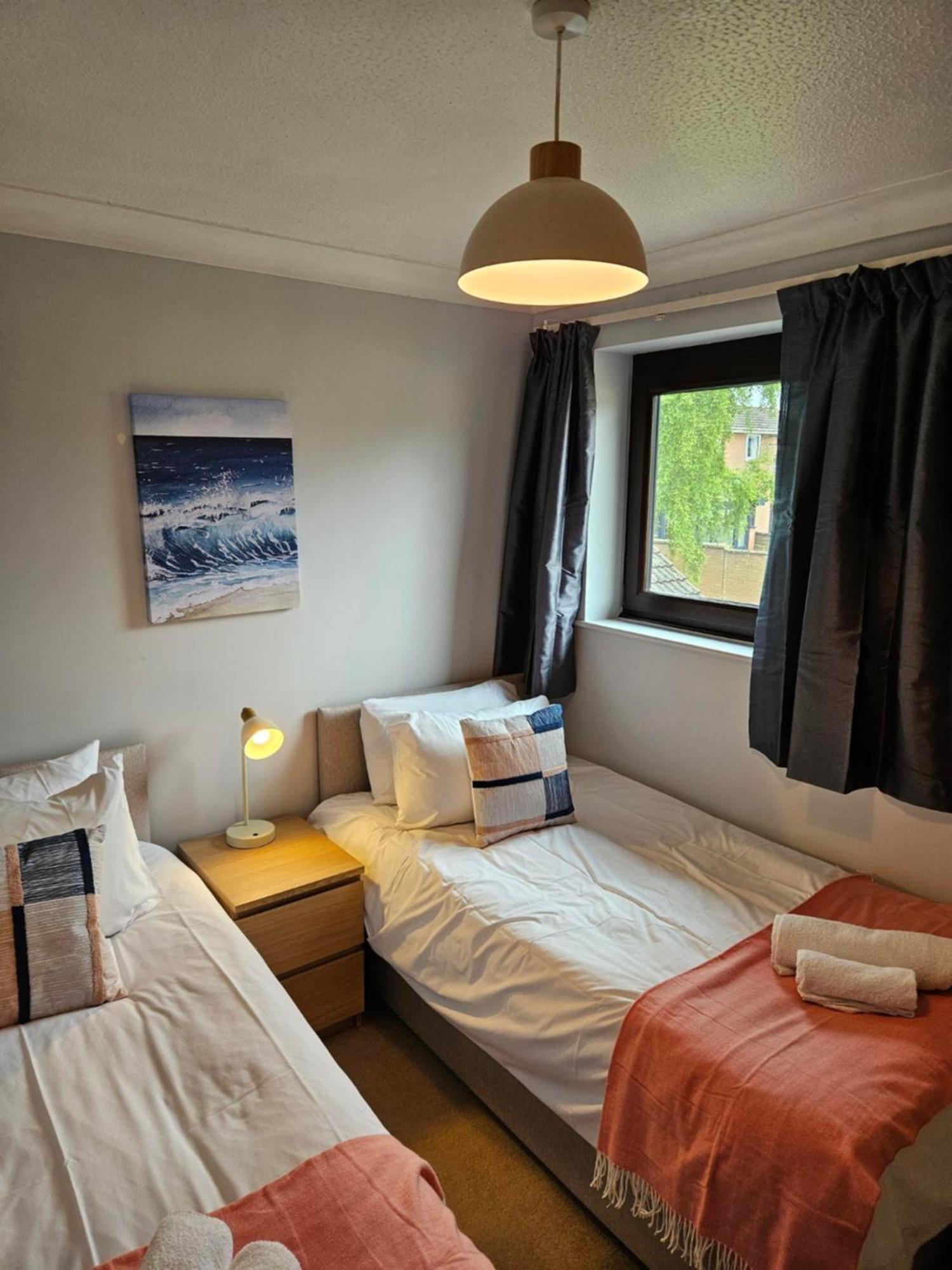 Redcot Gardens Stamford 4 Bed Contractor Familt Home With Parking 외부 사진
