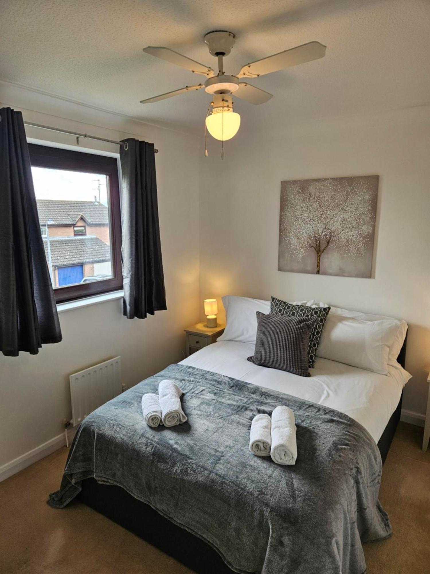 Redcot Gardens Stamford 4 Bed Contractor Familt Home With Parking 외부 사진