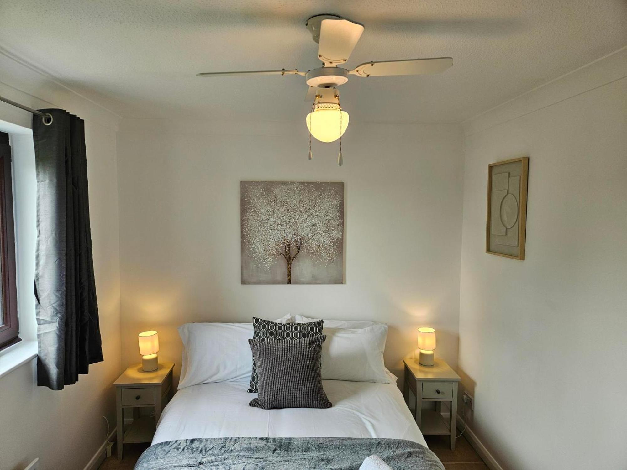 Redcot Gardens Stamford 4 Bed Contractor Familt Home With Parking 외부 사진