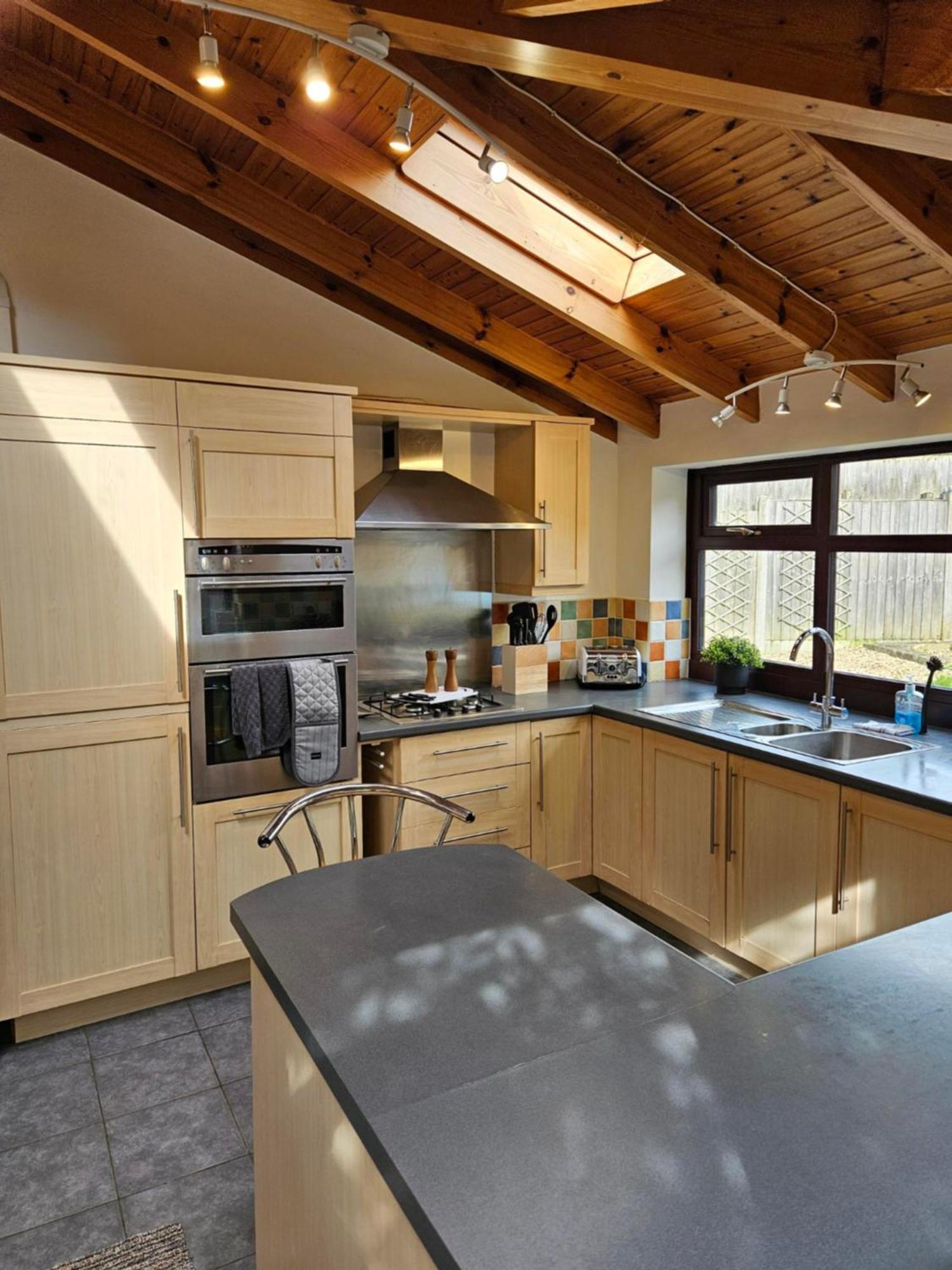 Redcot Gardens Stamford 4 Bed Contractor Familt Home With Parking 외부 사진