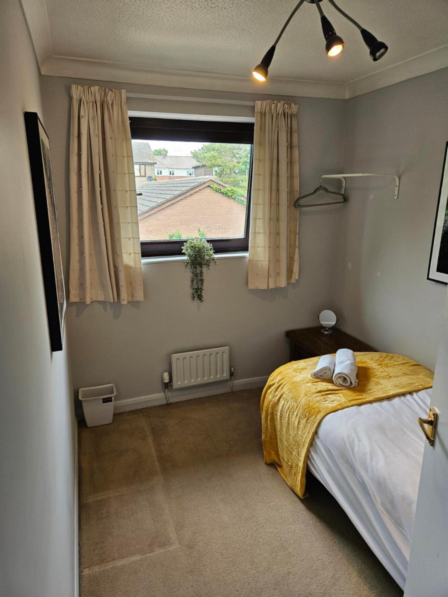 Redcot Gardens Stamford 4 Bed Contractor Familt Home With Parking 외부 사진